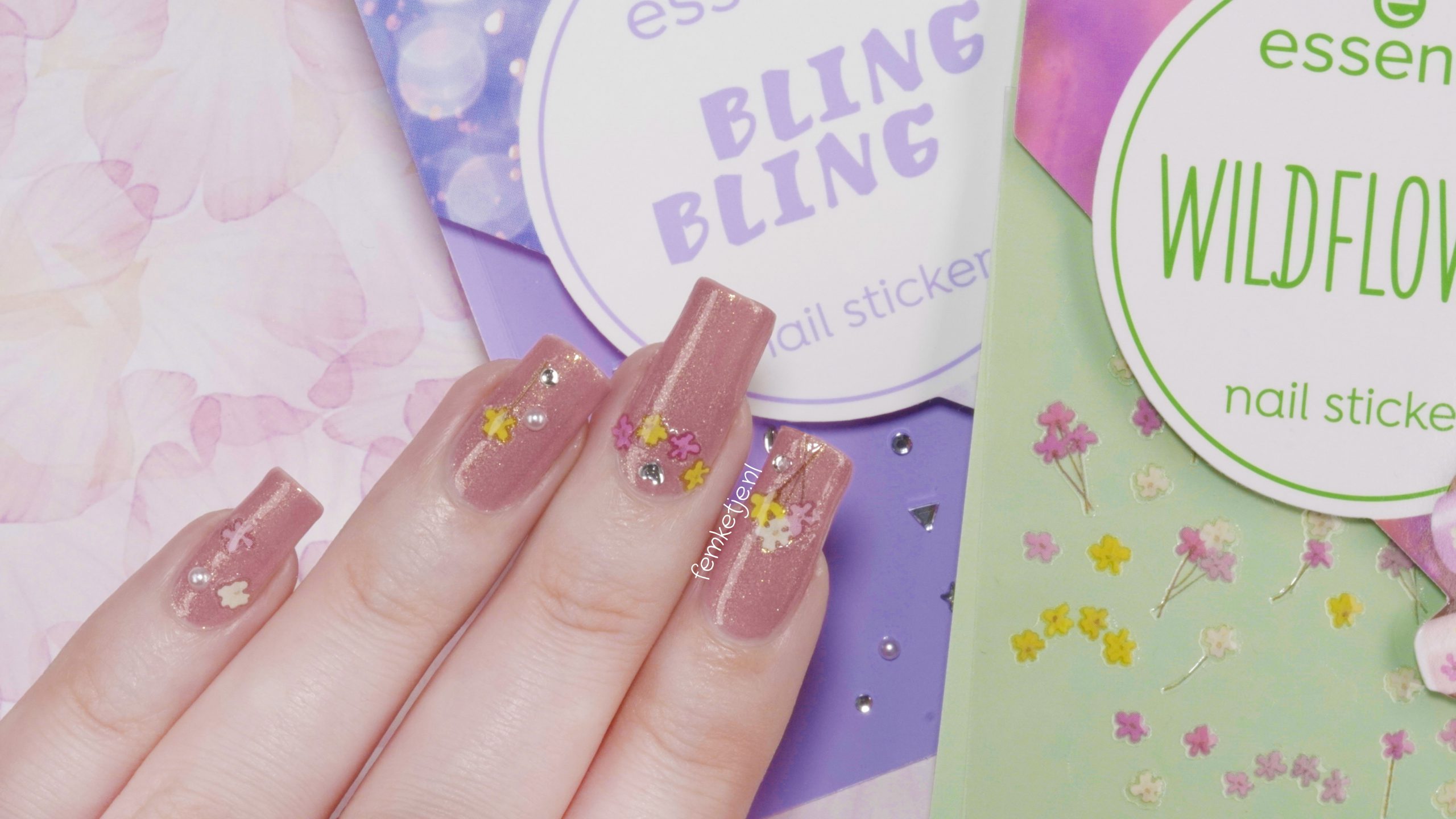 How To Apply Nail Stickers 💅🏻 – 
